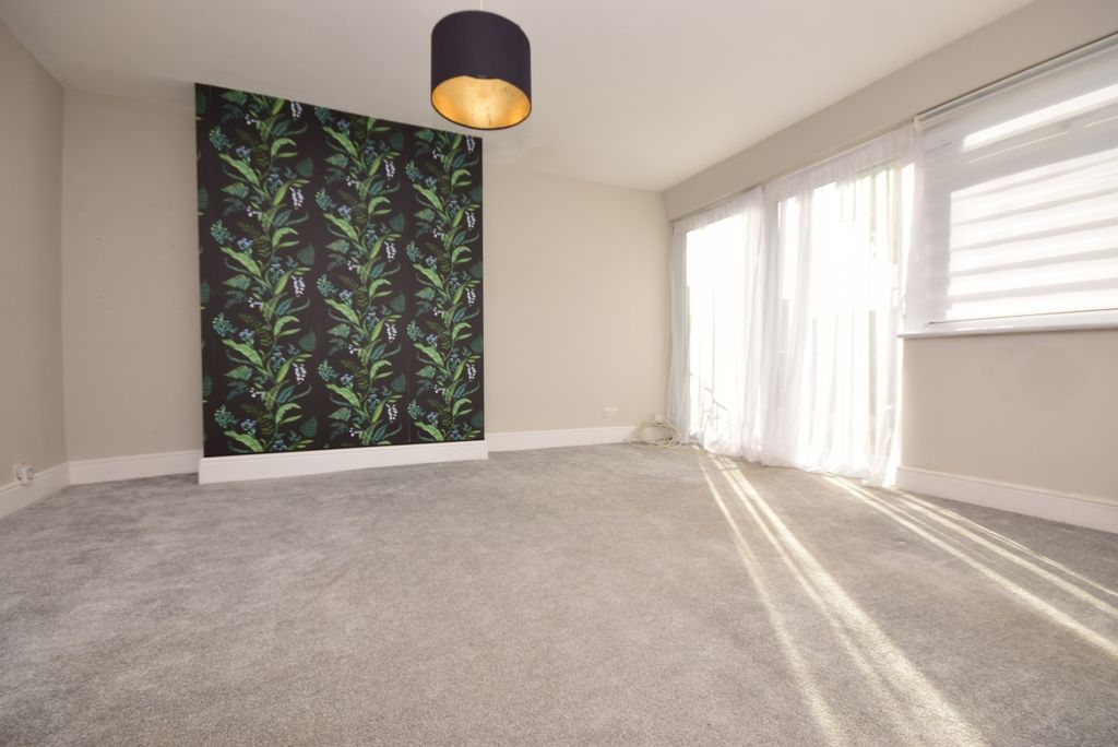 Property photo 1 of 11 Lounge