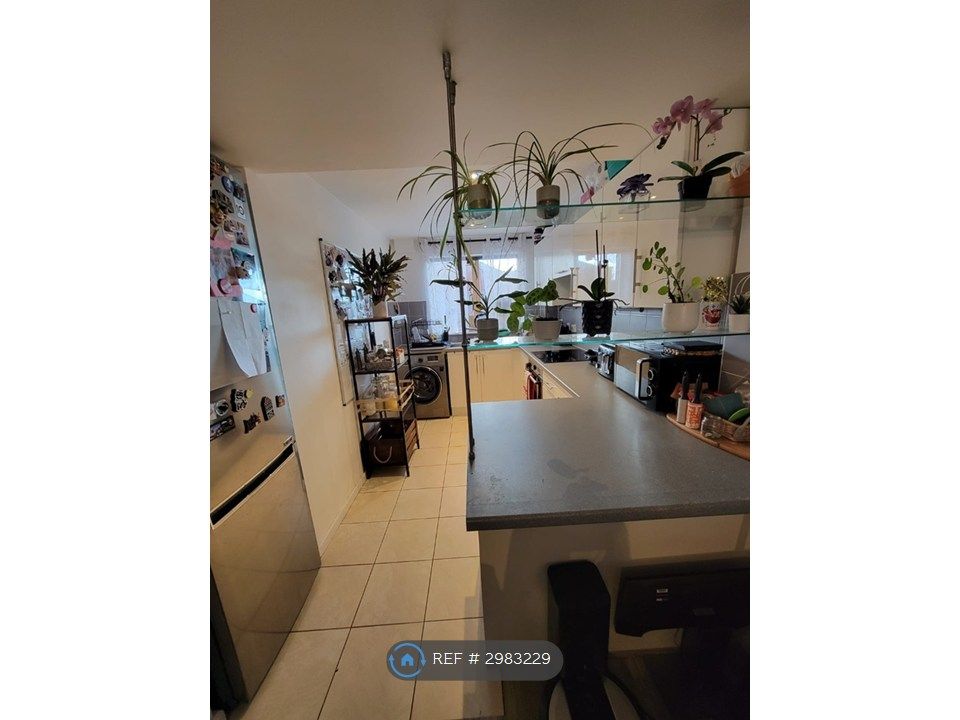 Property photo 3 of 14 Kitchen