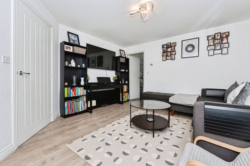 Property photo 3 of 18 Pbox-Img.Jpg