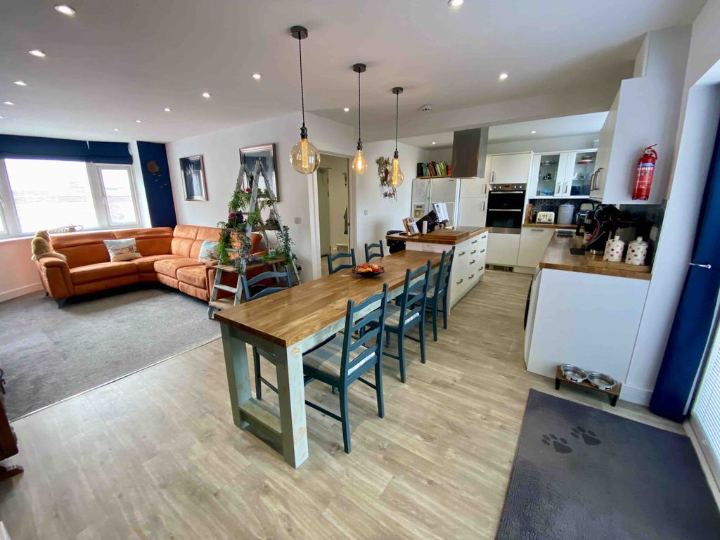 Property photo 2 of 27 Gallery
