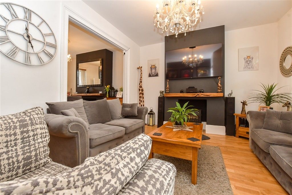Property photo 3 of 15 Lounge