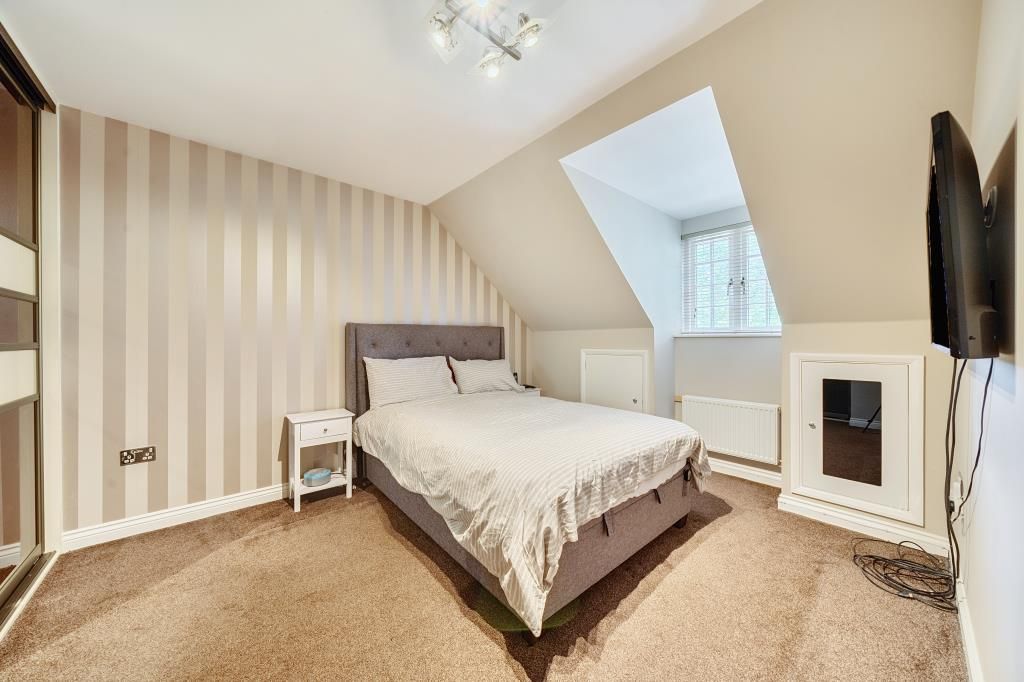 Property photo 3 of 18 Bedroom