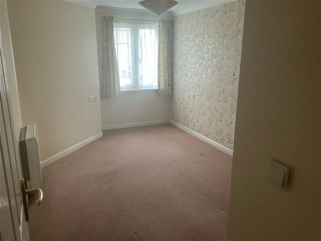 Property photo 3 of 6 Bedroom