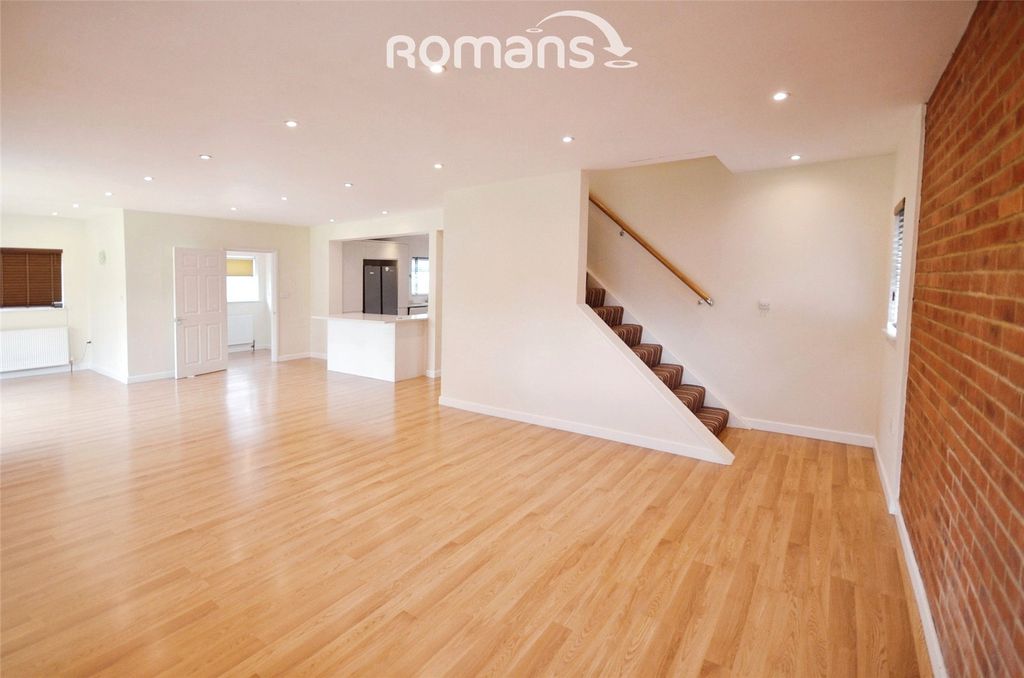 Property photo 3 of 17 Picture No. 02