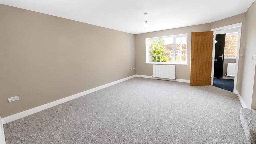 Property photo 2 of 10 Lounge1.Png