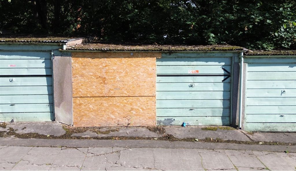 Property photo 1 of 7 Garage 8 - 1 - Kensington Road