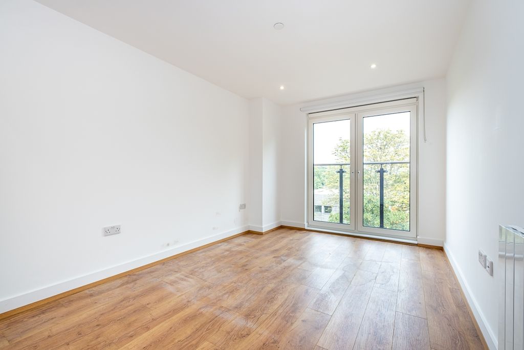 Property photo 3 of 11 Flat-163-Whytelea...