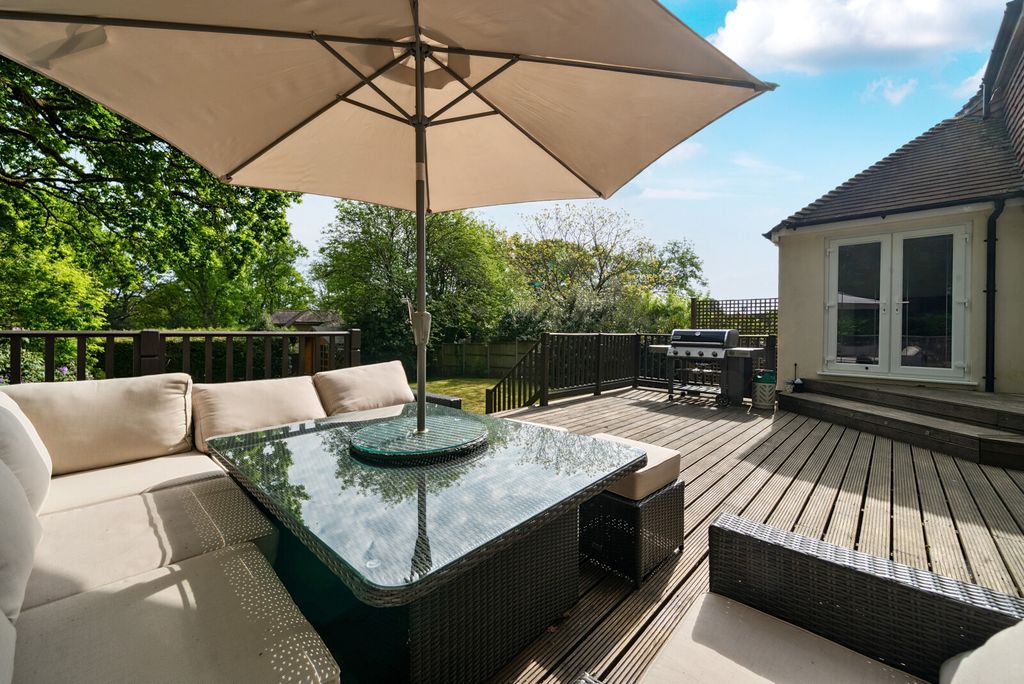 Property photo 3 of 27 5-6814A2548F26B-1...