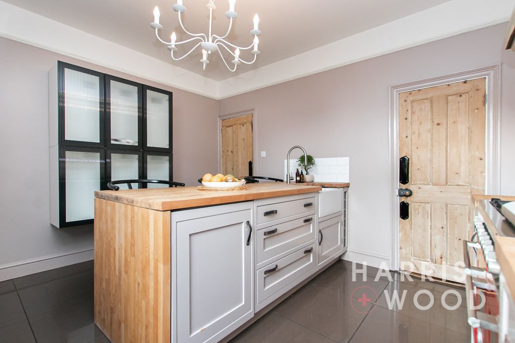 Property photo 2 of 23 3828113