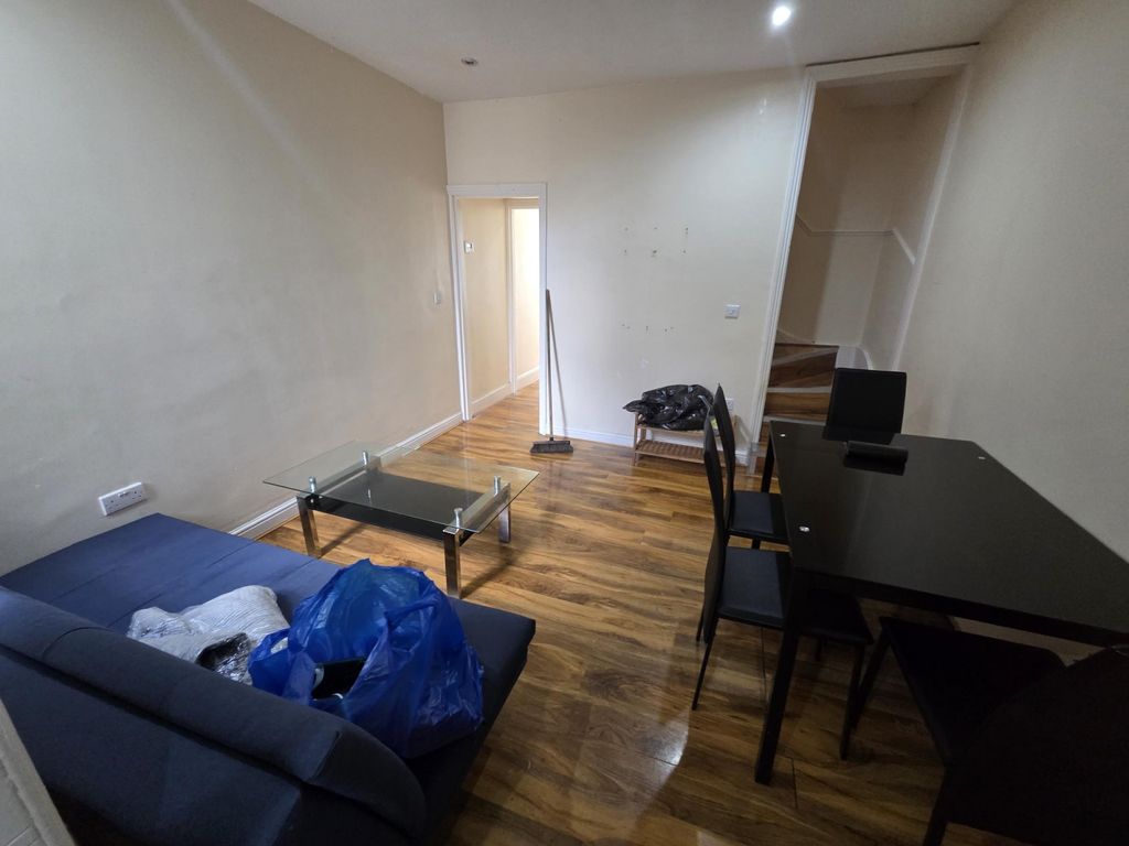 Property photo 3 of 8 Gallery