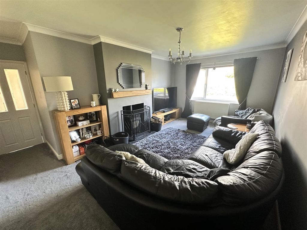 Property photo 3 of 41 Lounge
