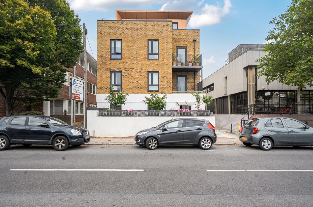 Property photo 1 of 11 1526402-27-1A0Edf...