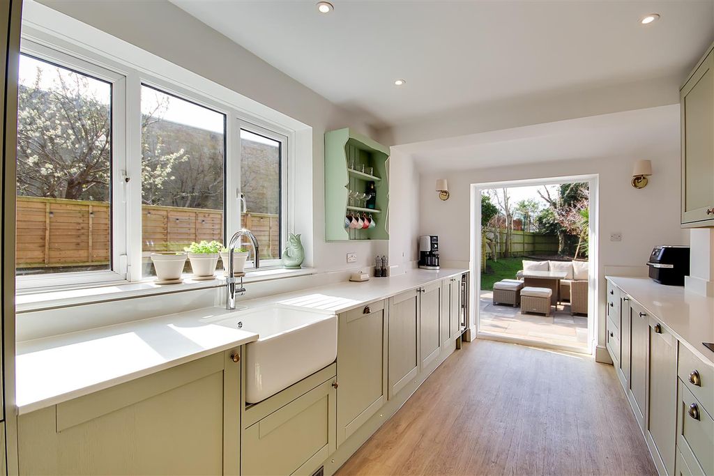 Property photo 3 of 20 Img_6806-Img_6808.Jpg