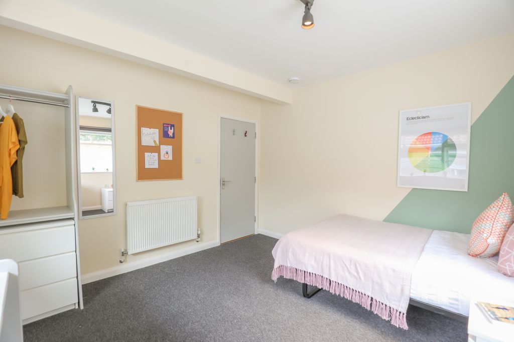 Property photo 3 of 5