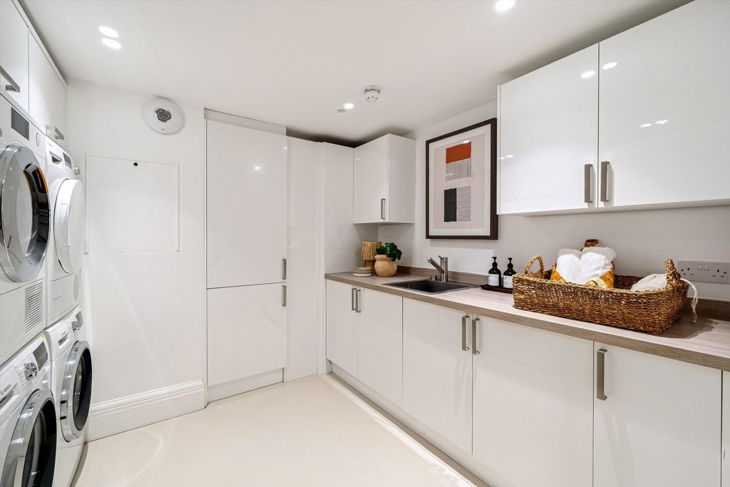 Additional image 13 of 8 bed terraced house to rentCheyne Walk & Cheyne Mews, London SW3