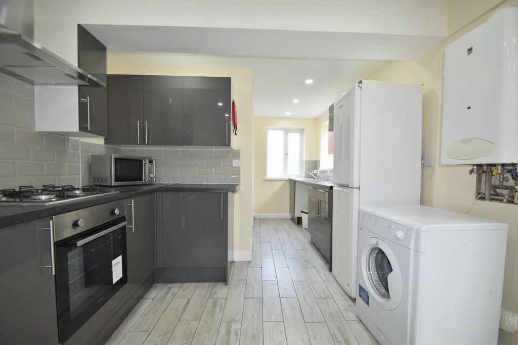 Property photo 3 of 10 Photo 5