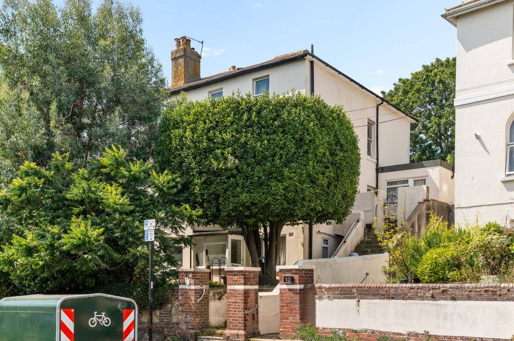 Property photo 1 of 6