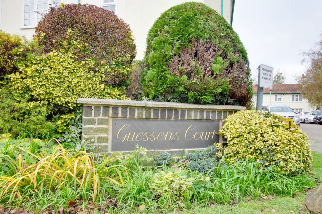 Property photo 2 of 21 Guessens Court