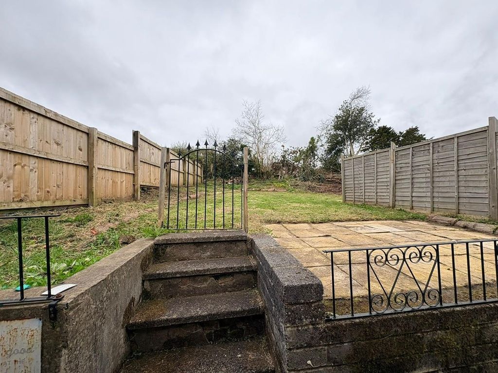 Property photo 2 of 20 2Af8Bd88-459F-496E-A2Af-50Abbedd0F78.Jpg