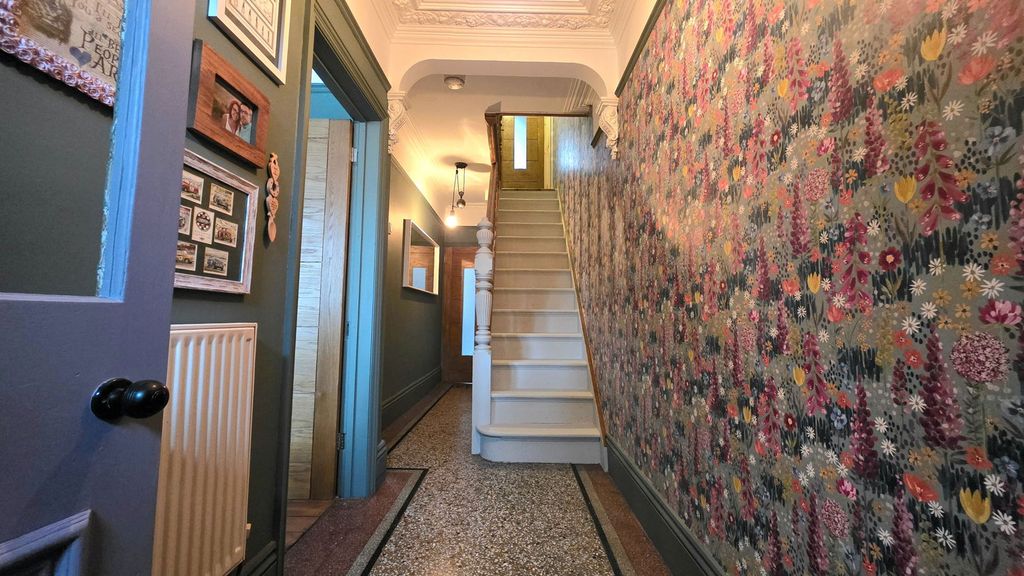 Property photo 3 of 30