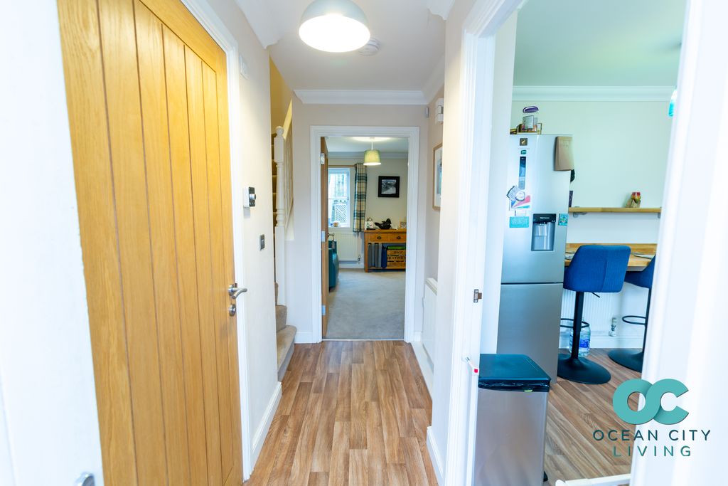 Property photo 2 of 23 Hallway