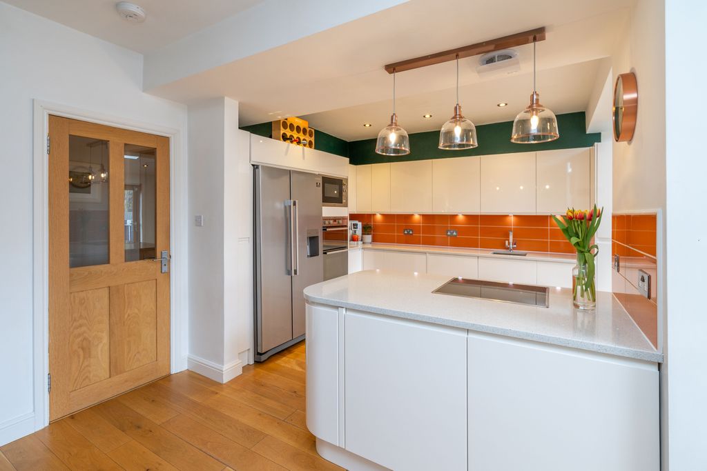 Property photo 2 of 33