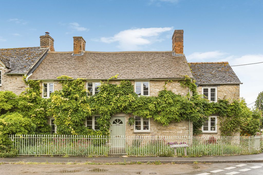 Property photo 1 of 32