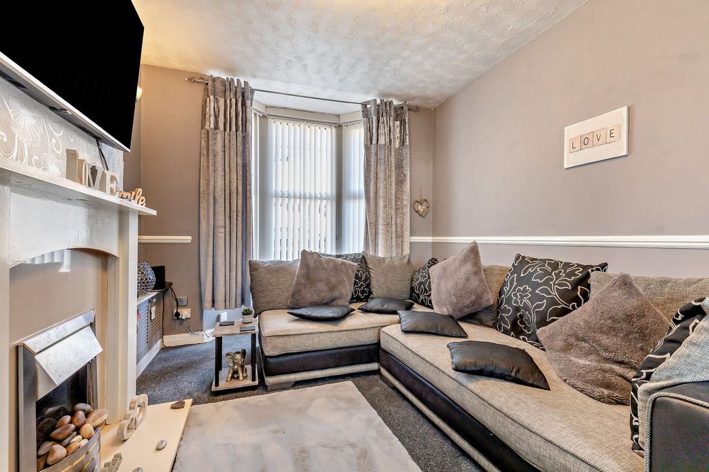 Property photo 2 of 20