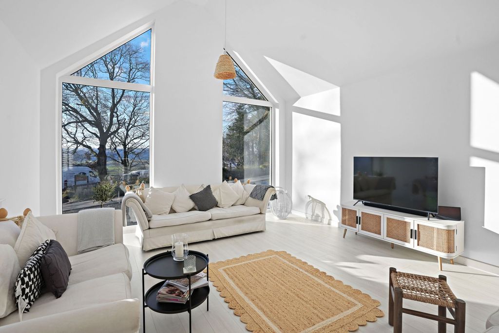 Property photo 2 of 23