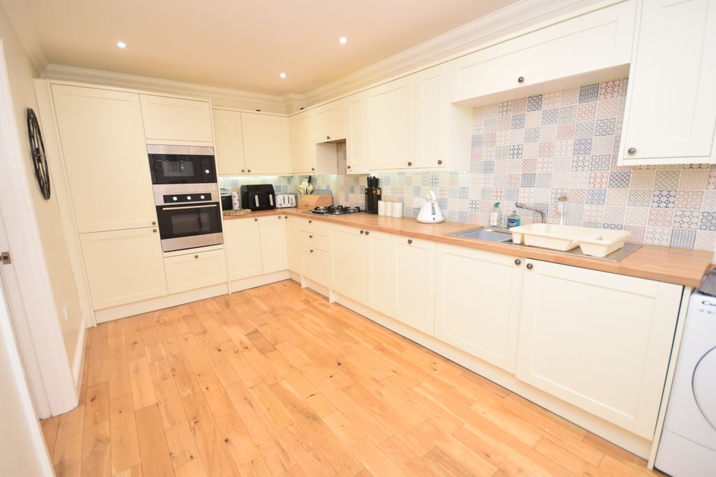 Property photo 2 of 12 Kitchen