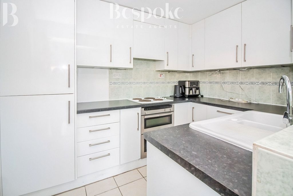 Property photo 3 of 27