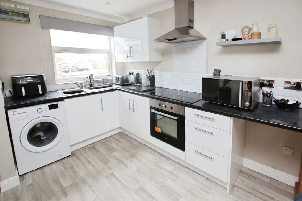 Property photo 2 of 11 4664041