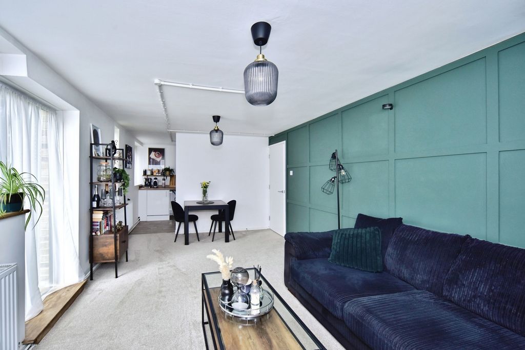 Property photo 3 of 11 Pbox-Img.Jpg