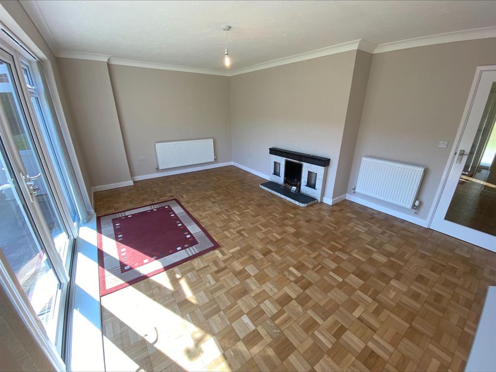 Property photo 3 of 29 Lounge