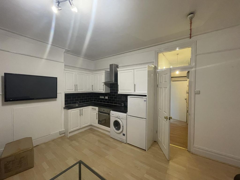 Property photo 1 of 4 Kitchen