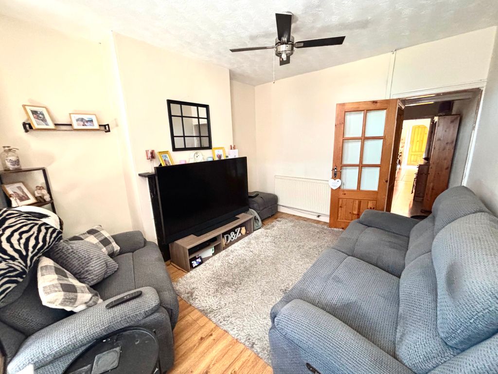 Property photo 2 of 27