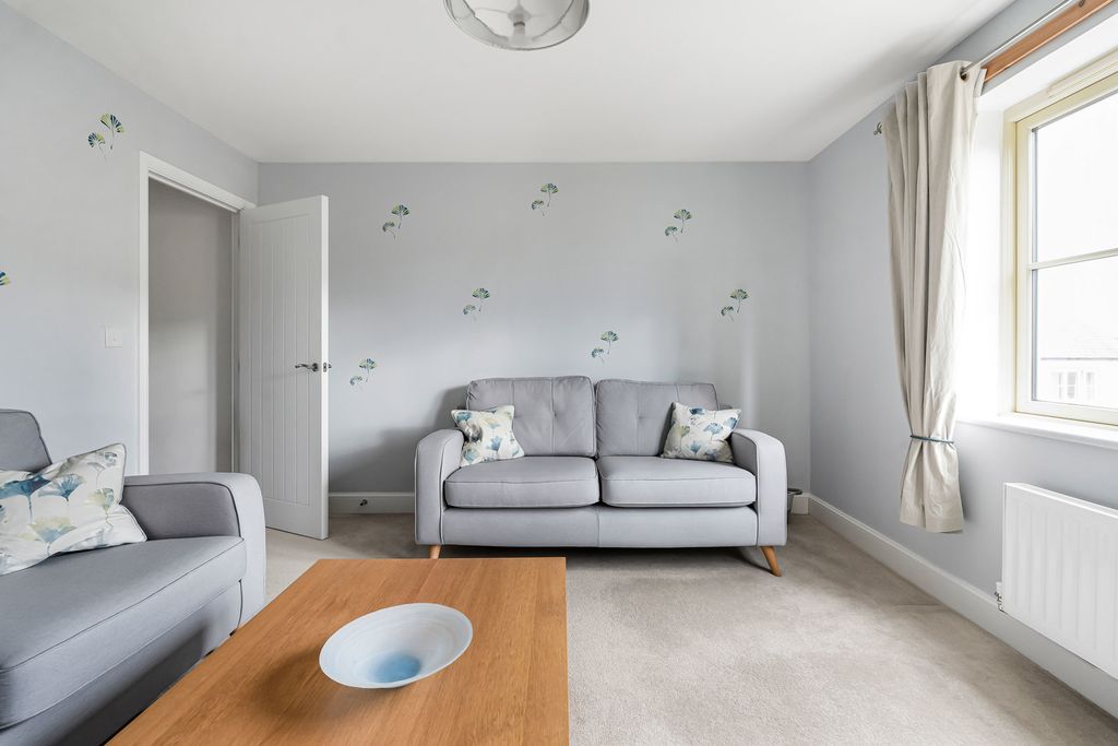 Property photo 3 of 18 Sitting Room