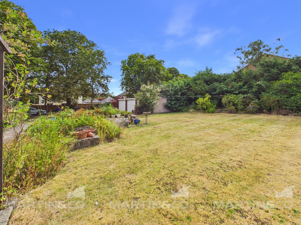 Property photo 2 of 23 Cam02406G0-Pr0658-Still023
