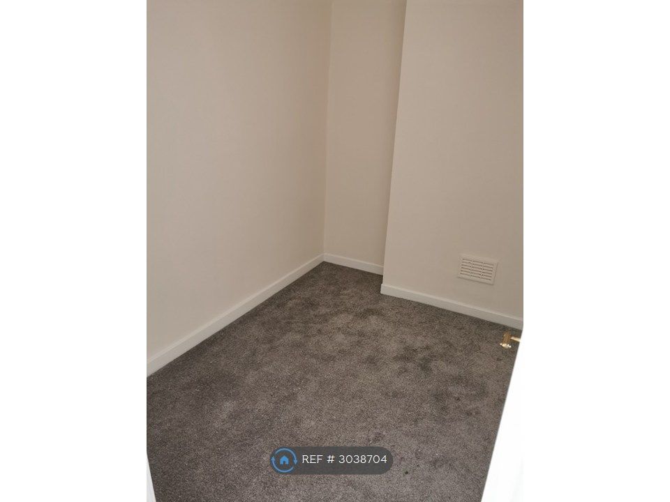 Property photo 2 of 10 Bedroom 2