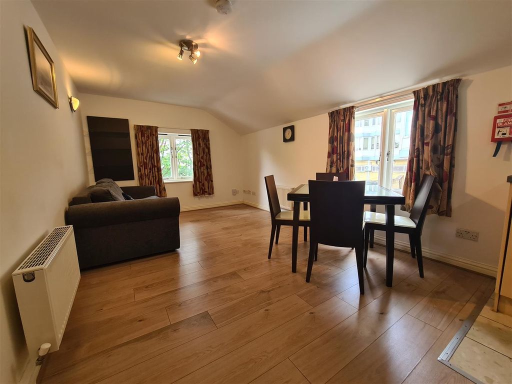 Property photo 1 of 6 1000002210.Jpg