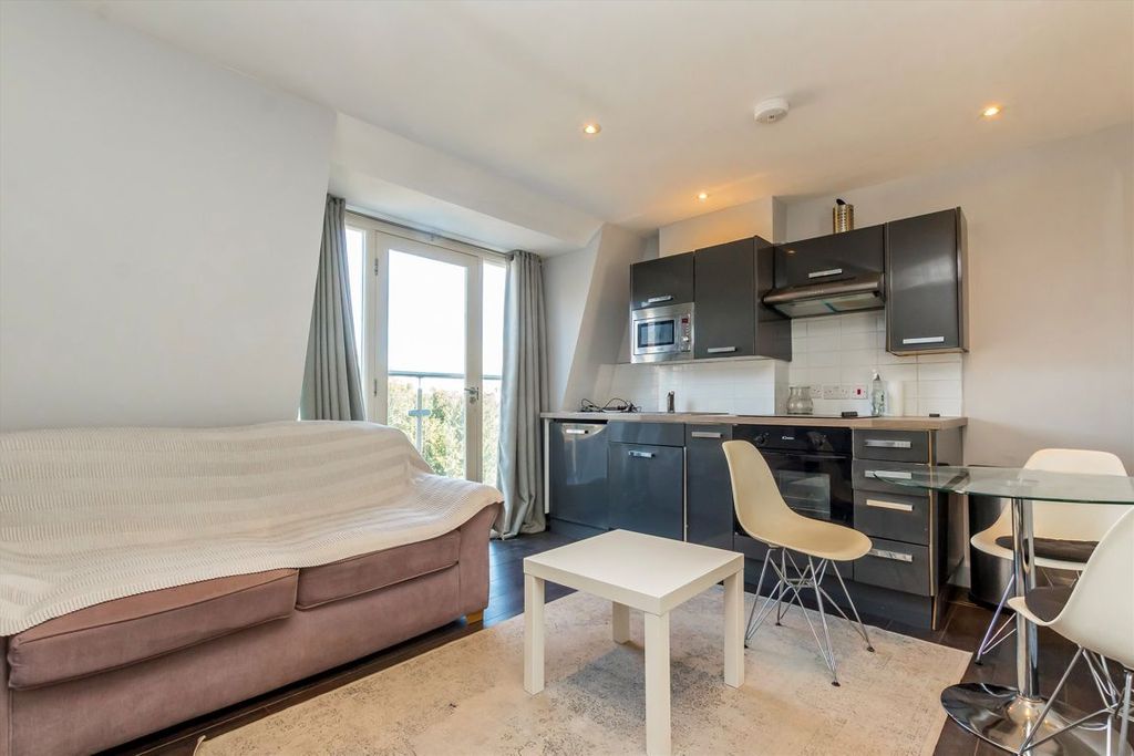 Property photo 3 of 6