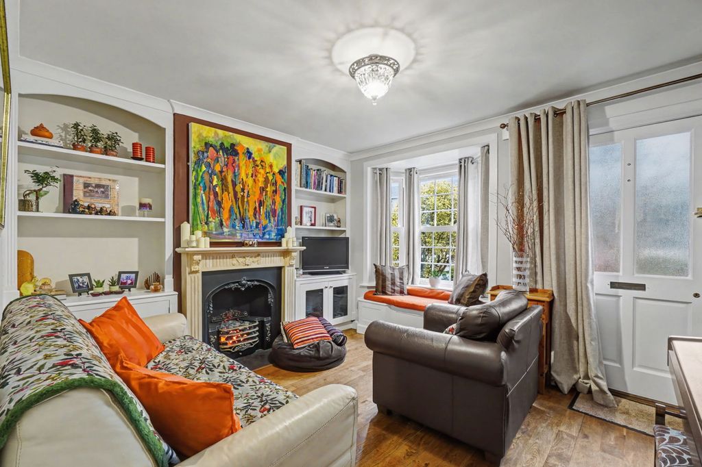 Property photo 2 of 20