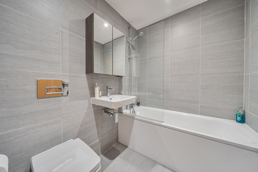 Property photo 2 of 15 Bathroom