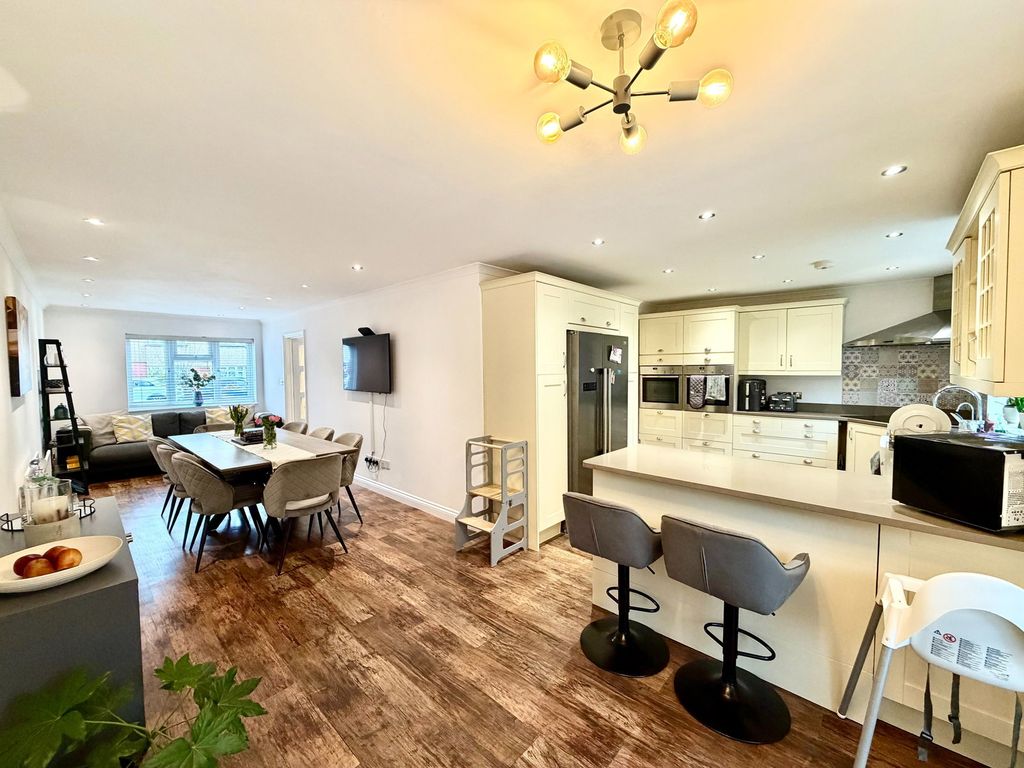 Property photo 1 of 28