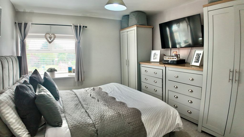 Additional image 4 of 2 bed property for saleWesley Place, Beaufort NP23