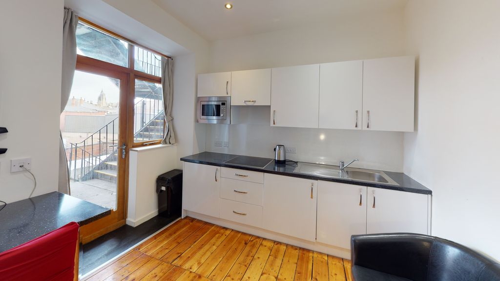 Property photo 2 of 6 Kitchen