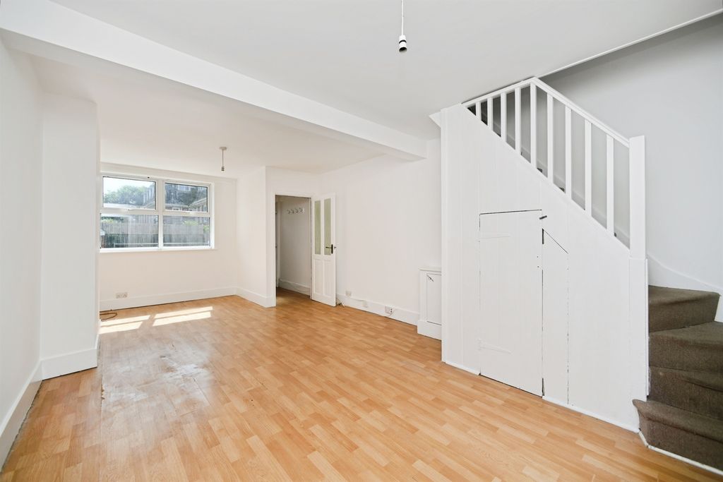 Property photo 2 of 17 Image