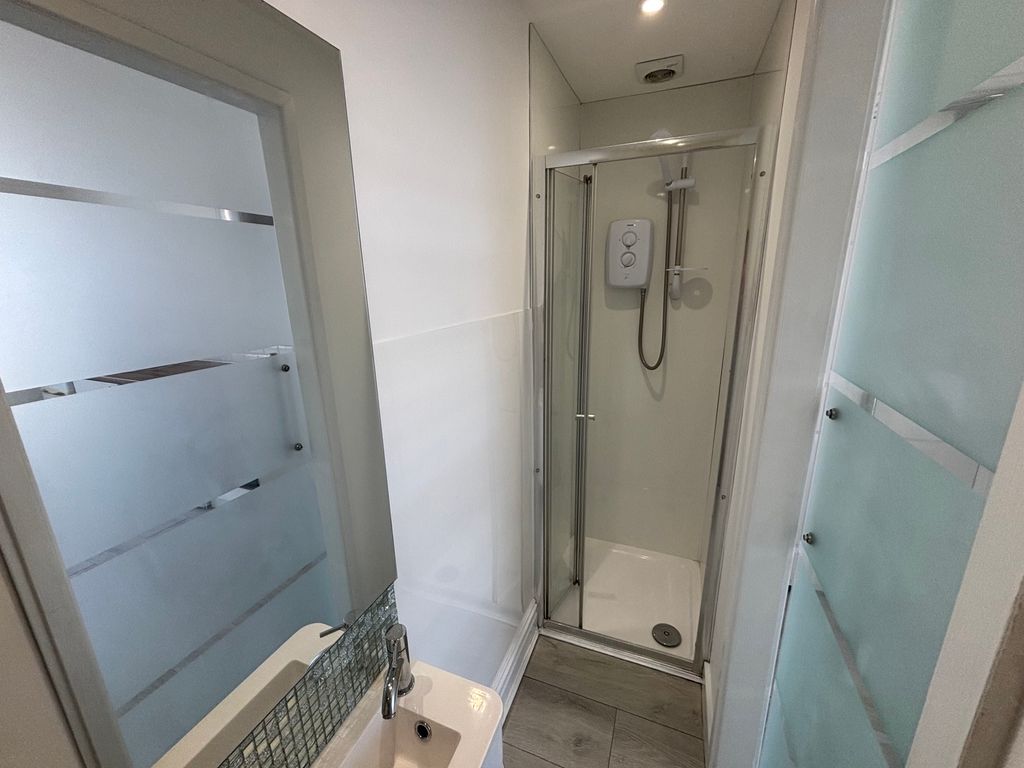 Property photo 2 of 7 Bathroom