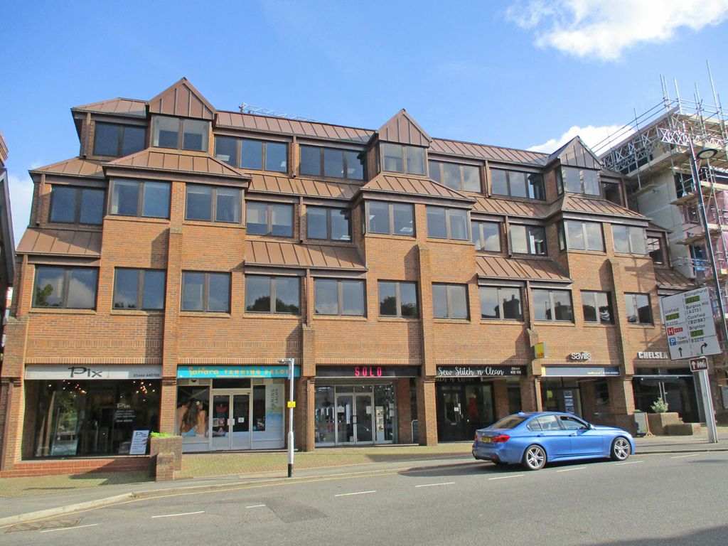 Property photo 1 of 4 3rd Floor Chelsea House, Haywards Heath