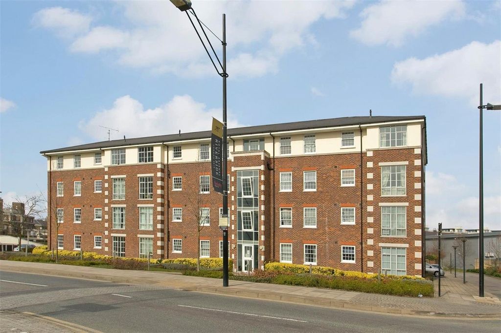 Property photo 1 of 7 External